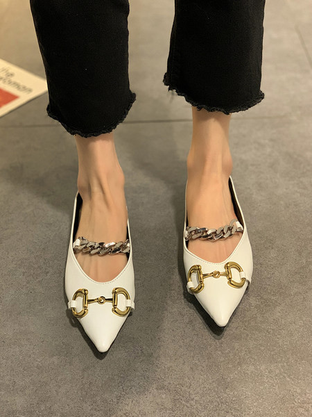 Modernas sieviešu smailas kurpes no eko ādas ar metāla elementu