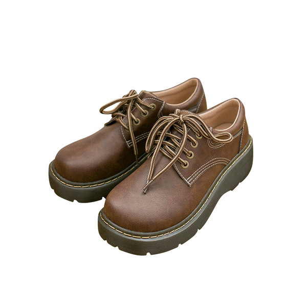 Ikdienas apavi ar raupju zoli un šņorēm