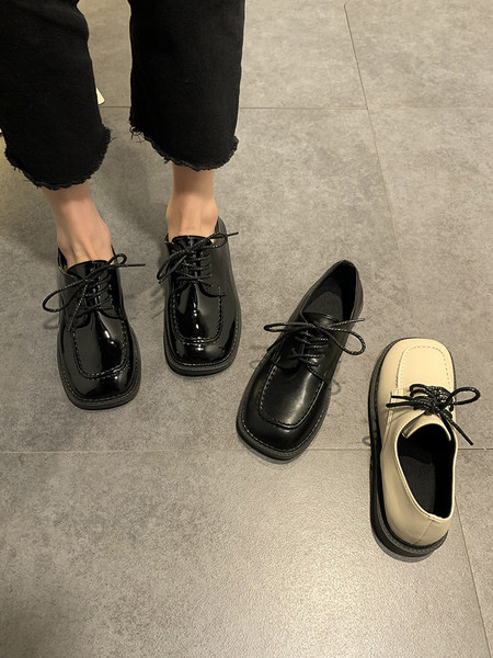 Jauns sieviešu mākslīgās ādas apavu modelis ar šņorēm