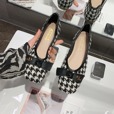 Sieviešu kvadrātveida kurpes ar lenti un metāla elementu