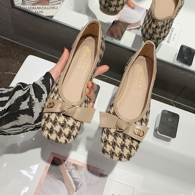 Sieviešu kvadrātveida kurpes ar lenti un metāla elementu