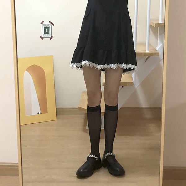 Vabaajalised ümarad kivide kaunistusega kingad