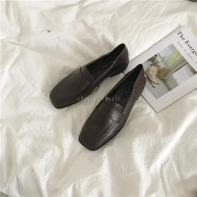 Sieviešu ādas apavi retro stilā - divās krāsās