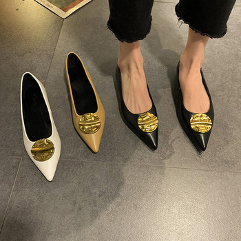 Нов модел дамски заострени обувки от еко кожа в три цвята