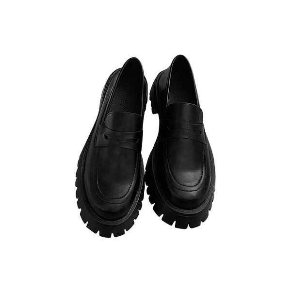 Ikdienas apavu vienkāršs modelis ar aptuvenu zīmi