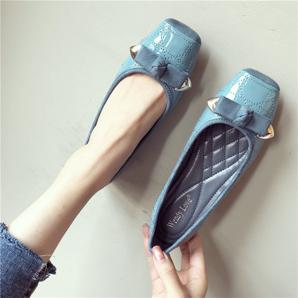 Sieviešu ādas apavi ar lentīti piemēroti pavasarim