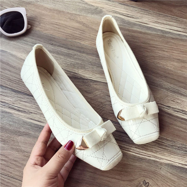 Sieviešu ādas apavi ar lentīti piemēroti pavasarim