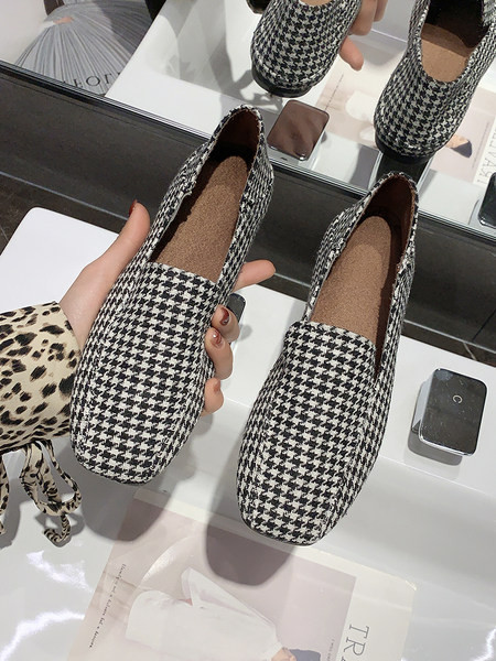 Sieviešu rūtaini apavi ar neslīdošu zoli