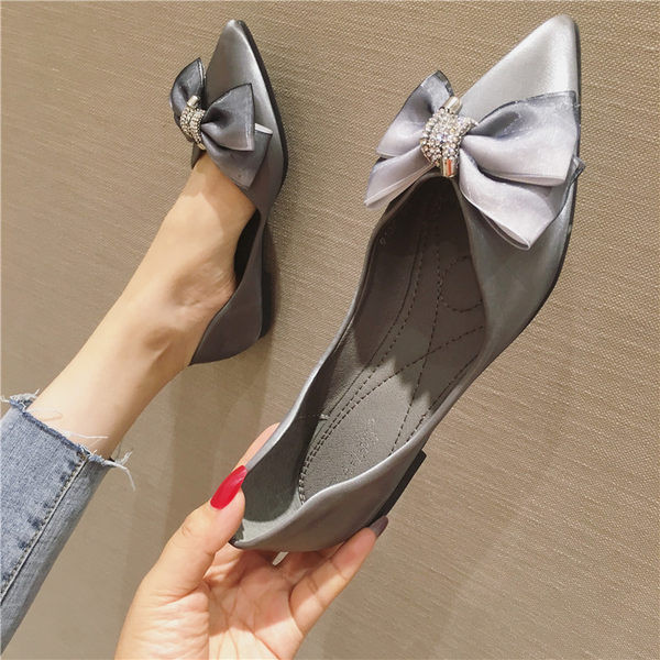 Pantofi moderni de dama cu panglici si pietre