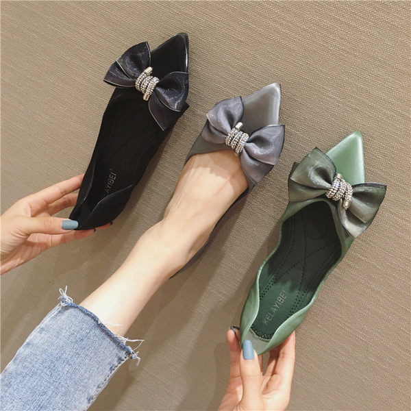 Pantofi moderni de dama cu panglici si pietre