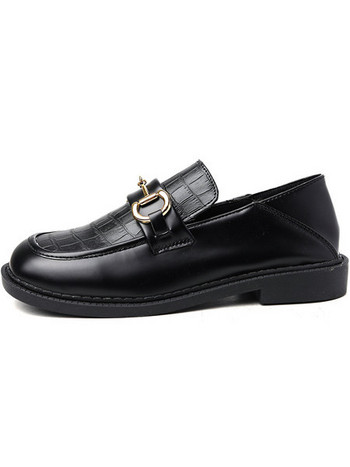 Нов модел дамски обувки от еко кожа в черен цвят с равна подметка 