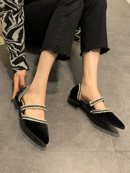 Jauns sieviešu smailo apavu modelis ar izgriezumu - melnā krāsā