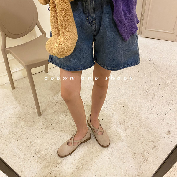 Ikdienas noapaļotas kurpes no eko zamšādas ar krusteniskām siksnām