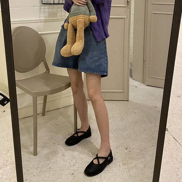 Ikdienas noapaļotas kurpes no eko zamšādas ar krusteniskām siksnām