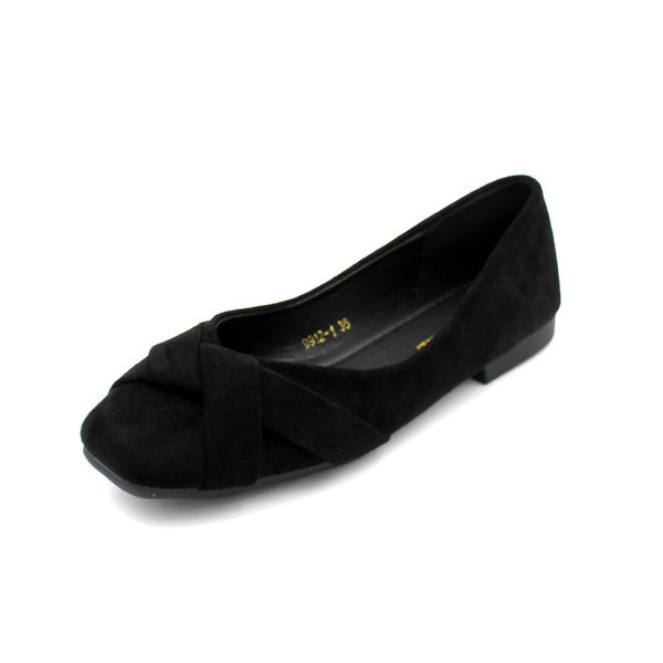 Sieviešu ikdienas apavu vienkāršs modelis ar kvadrātveida formu