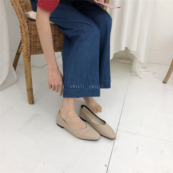 Sieviešu ādas apavi-tīrs modelis