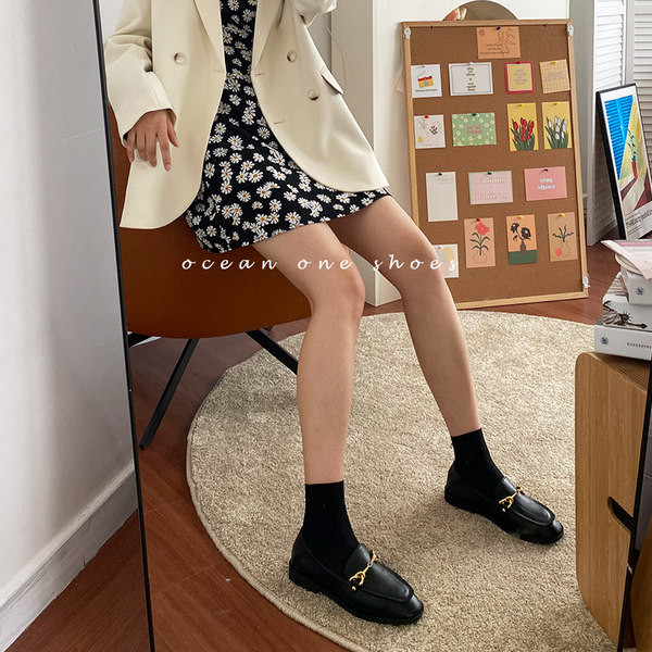 Ikdienas ādas mokasīni ar metāla apdari