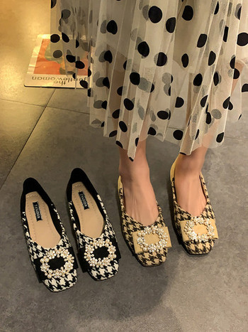 Нов модел дамски обувки с камъни и перли в два цвята