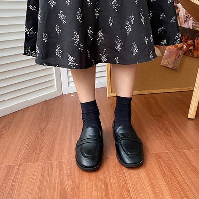 Ikdienas ādas mokasīnu vienkrāsains modelis