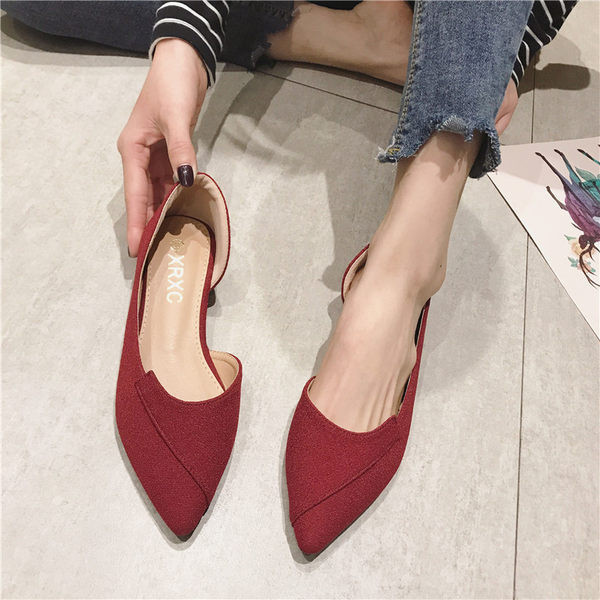 Sieviešu smailu apavu vienkāršs modelis