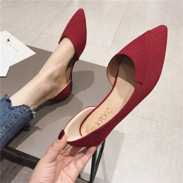 Sieviešu smailu apavu vienkāršs modelis