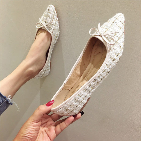 Jauns sieviešu smailo apavu modelis ar lentīti divās krāsās