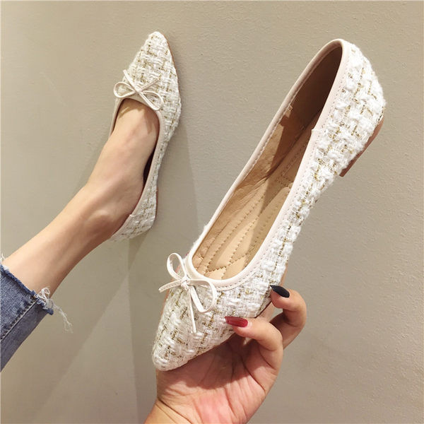 Jauns sieviešu smailo apavu modelis ar lentīti divās krāsās