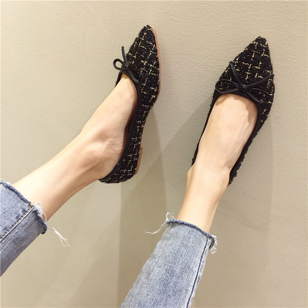 Jauns sieviešu smailo apavu modelis ar lentīti divās krāsās