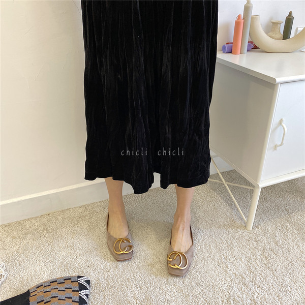 Mūsdienīgi sieviešu apavi no eko zamšādas ar metāla apdari