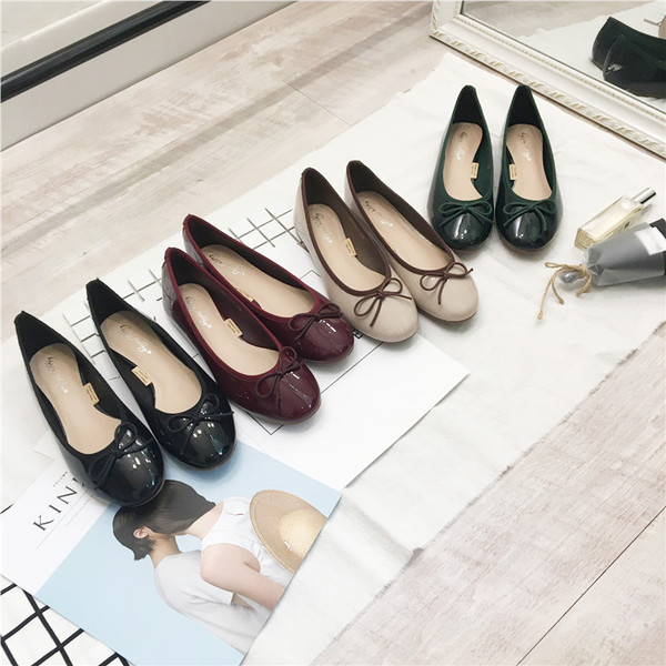 Moderné dámske topánky s plochou podrážkou - dva modely