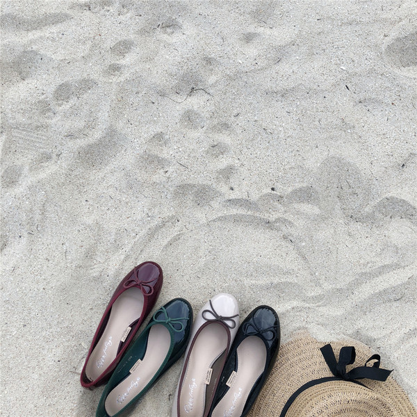 Moderné dámske topánky s plochou podrážkou - dva modely