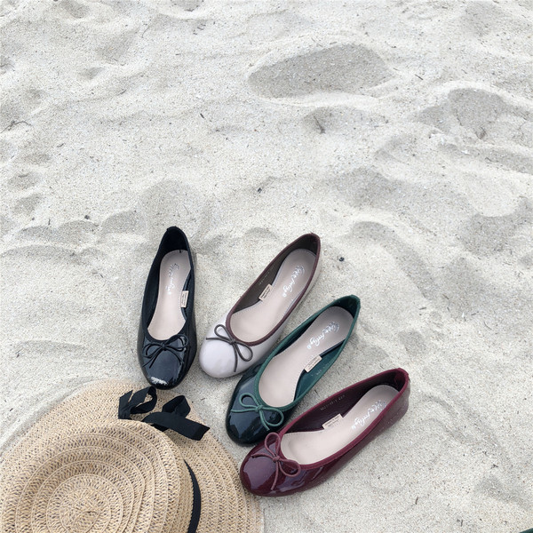 Moderné dámske topánky s plochou podrážkou - dva modely