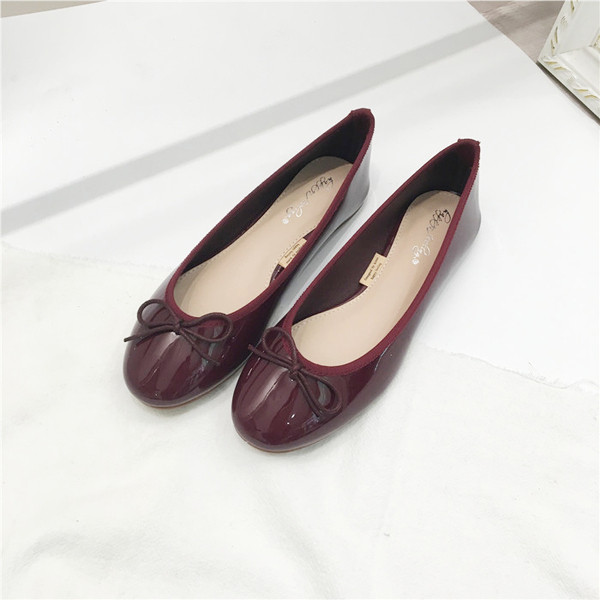 Moderné dámske topánky s plochou podrážkou - dva modely