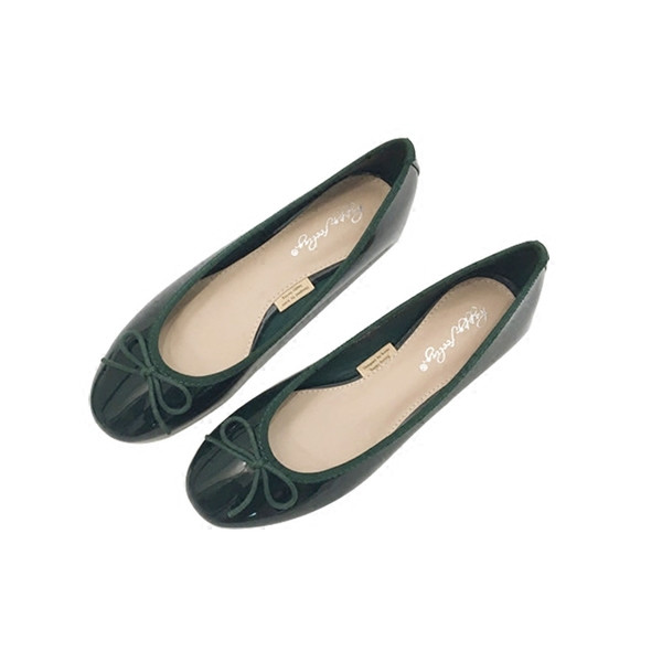 Moderné dámske topánky s plochou podrážkou - dva modely