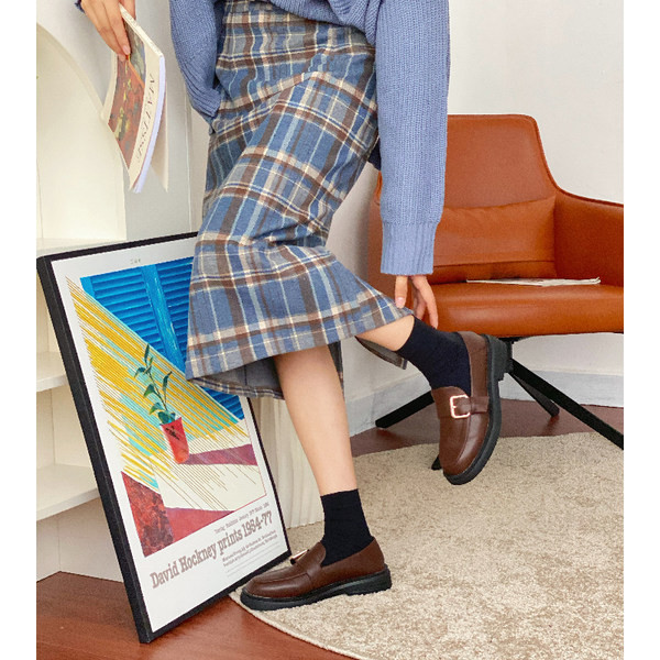 Ikdienas mokasīni ar lielu metāla sprādzi