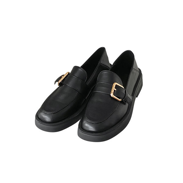 Ikdienas mokasīni ar lielu metāla sprādzi