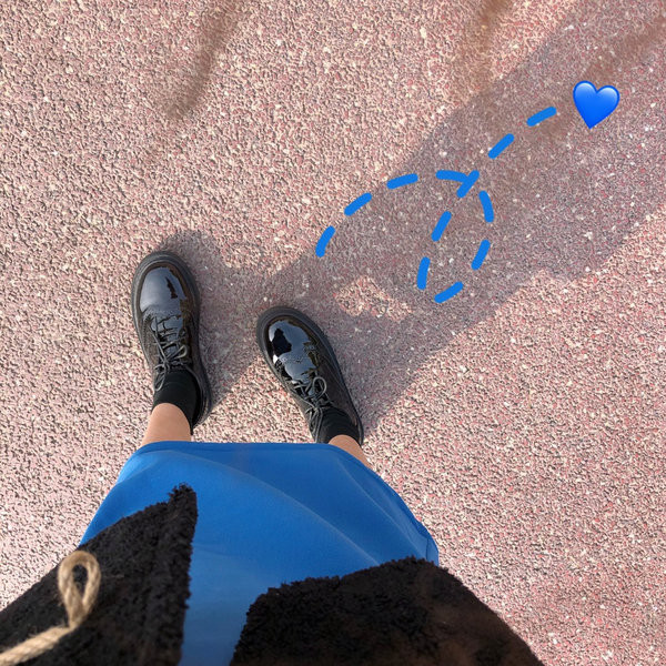 Modernas sieviešu lakādas kurpes ar šņorēm – melnā krāsā