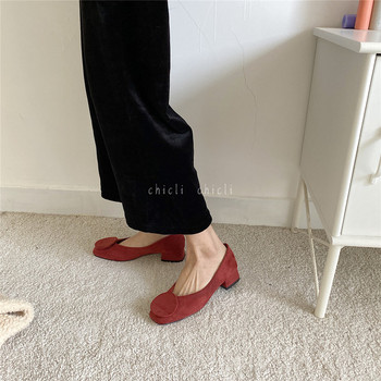 Ежедневни дамски обувки от еко велур с нисък дебел ток