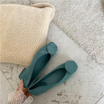 Sieviešu ikdienas apavi no eko zamšādas ar zemu biezu papēdi