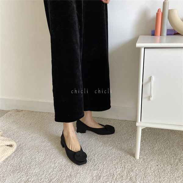 Sieviešu ikdienas apavi no eko zamšādas ar zemu biezu papēdi