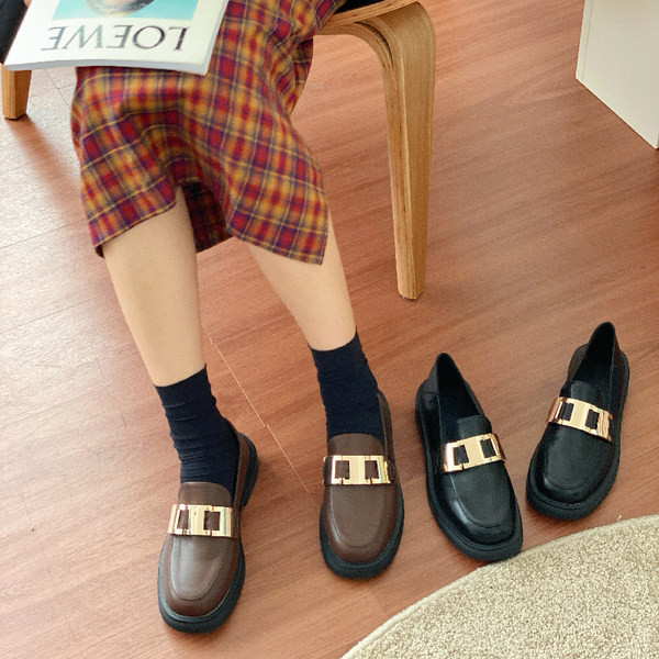 Pantofi casual dama cu decor metalic si talpa plata