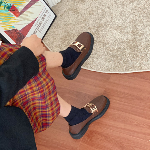 Pantofi casual dama cu decor metalic si talpa plata