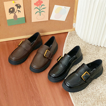 Ежедневни дамски кожени обувки с катарама в черен и кафяв цвят