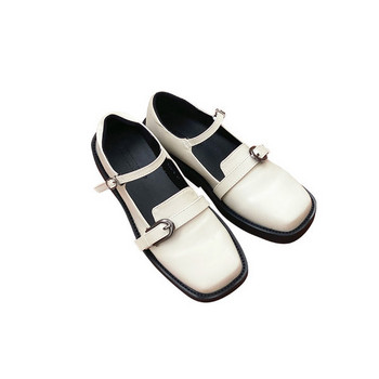Нов модел дамски обувки от изкуствена кожа с катарами в бял и черен цвят