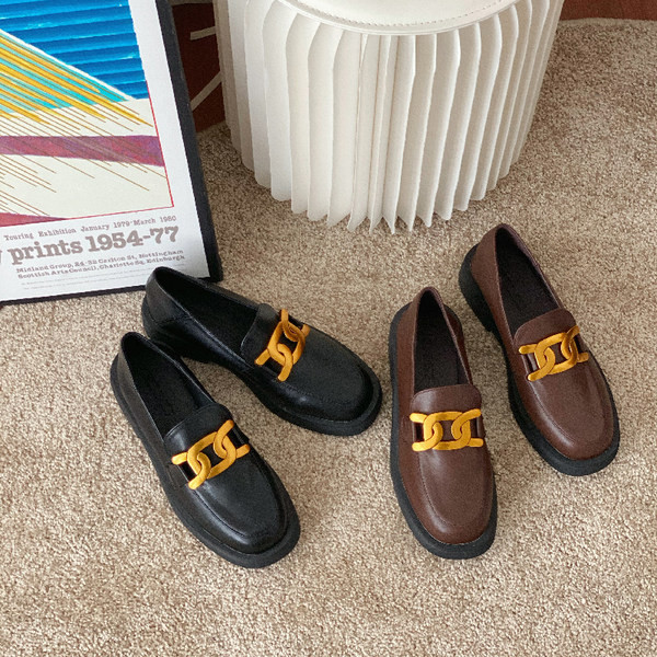 Noapaļoti ikdienas apavi no eko ādas ar metāla apdari