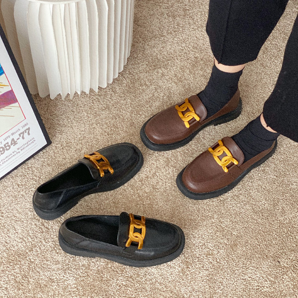 Noapaļoti ikdienas apavi no eko ādas ar metāla apdari