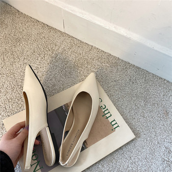 Модерни дамски заострени обувки от еко кожа
