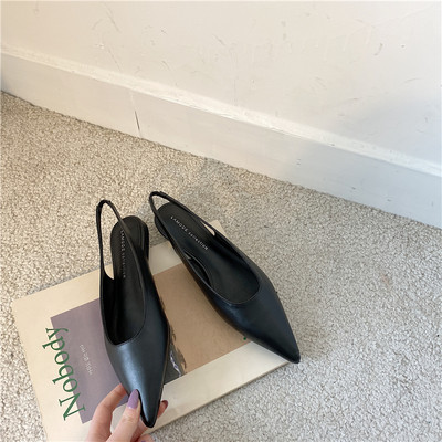 Modernas sieviešu smailas kurpes no eko ādas