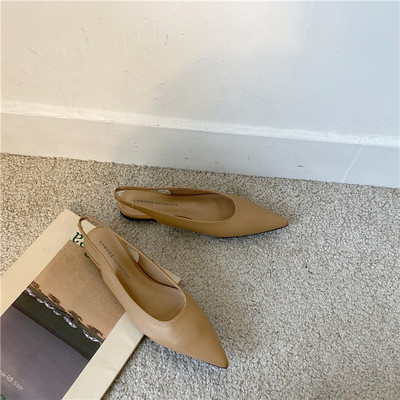 Modernas sieviešu smailas kurpes no eko ādas