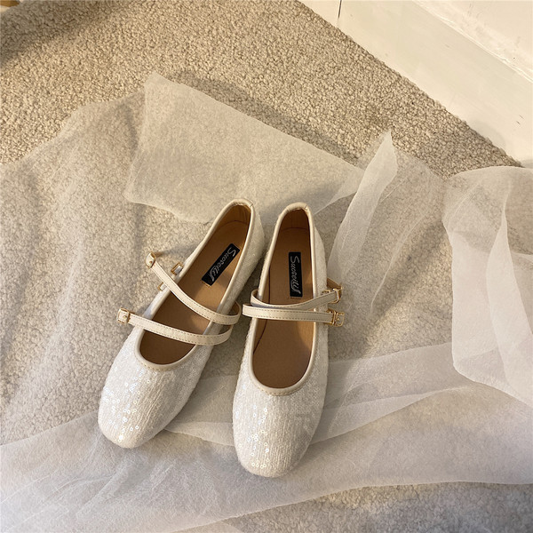 Sieviešu ikdienas apavi ar fliteriem un lencēm